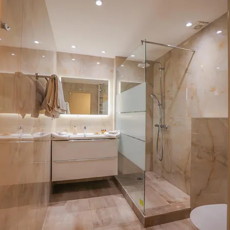 Azurappart Brilliant 2room, Massena *