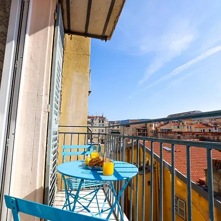 Azurappart Brilliant 2room, Massena Apartment *