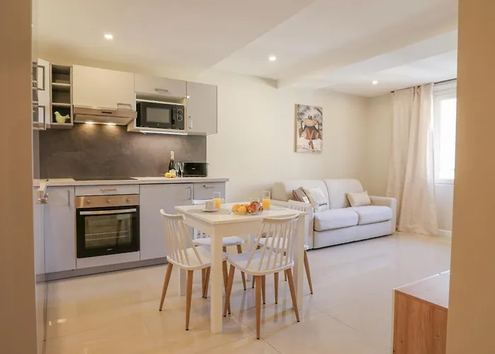 Azurappart Brilliant 2room, Massena Appartement *