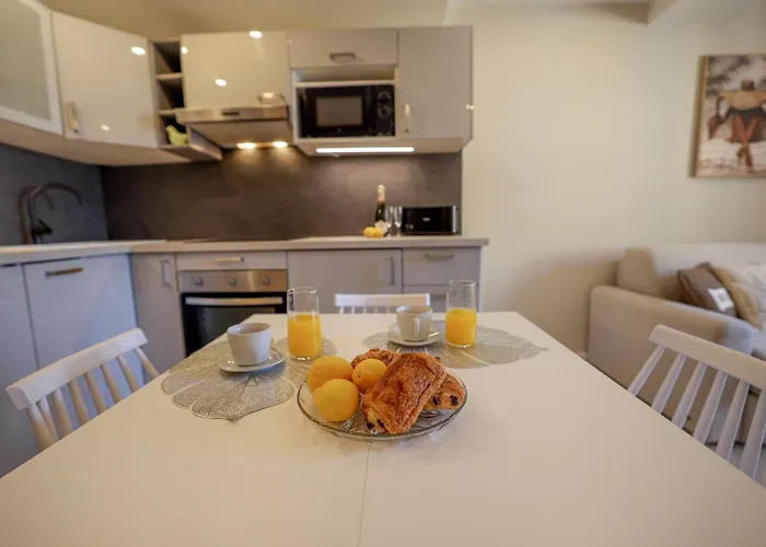 Azurappart Brilliant 2room, Massena *