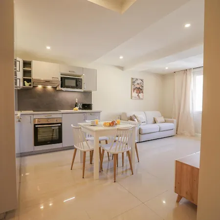 Azurappart Brilliant 2room, Massena Apartment *